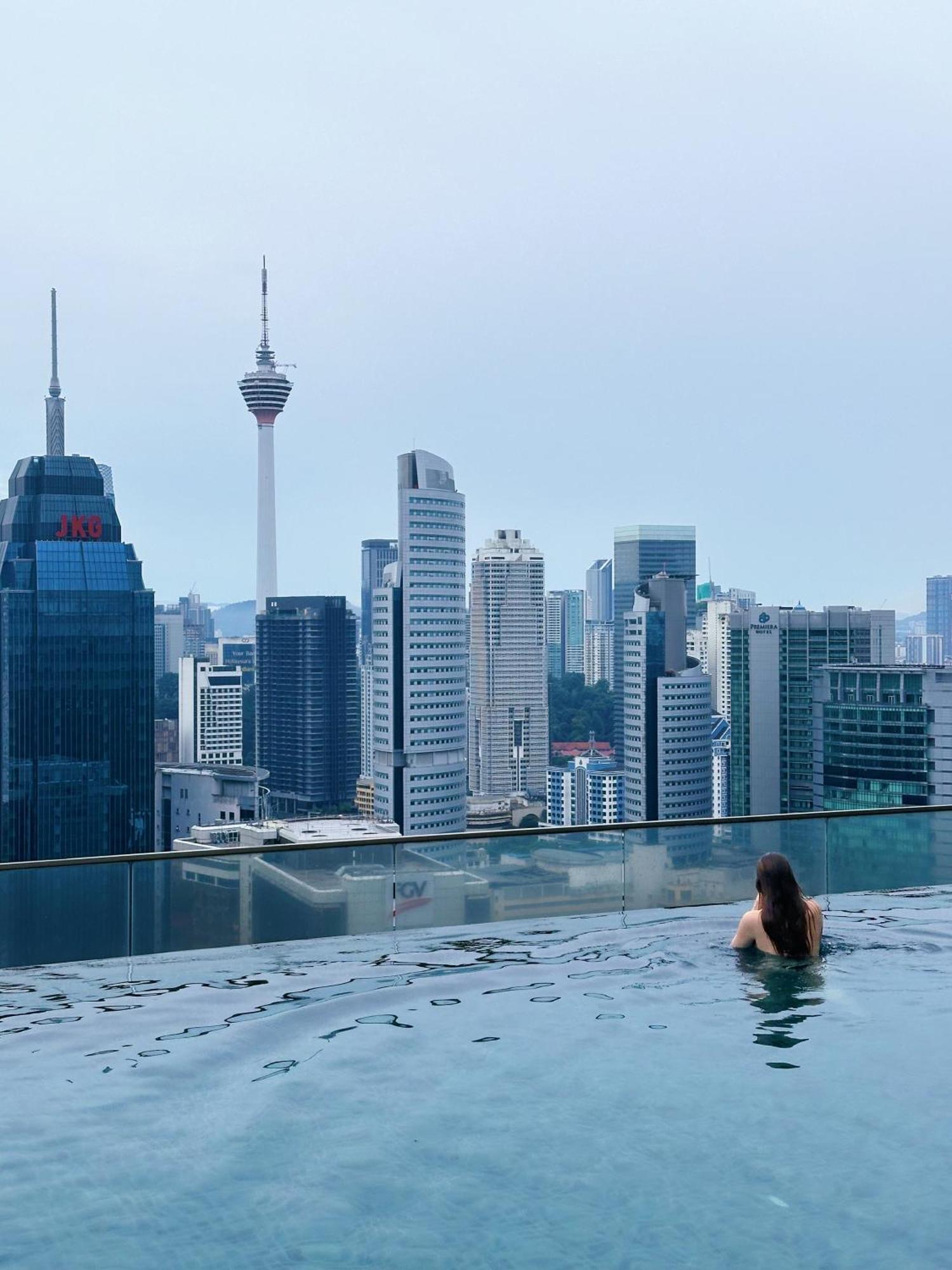 Modern Bauhaus Studio At Regalia Klcc Infinity Pool Kuala Lumpur Luaran gambar