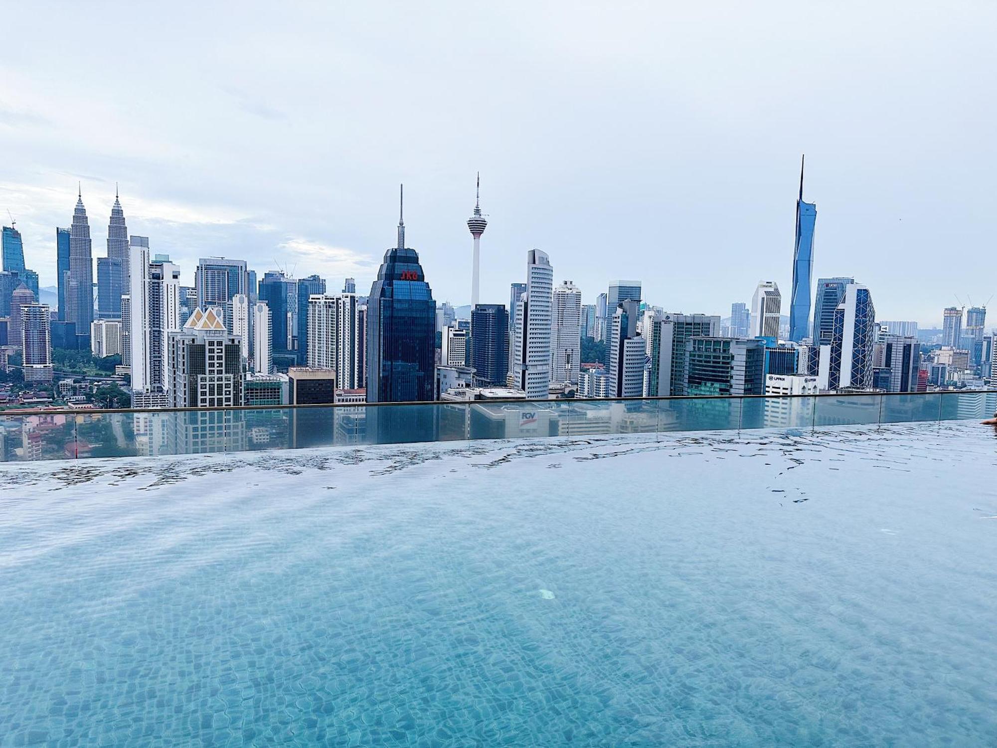 Modern Bauhaus Studio At Regalia Klcc Infinity Pool Kuala Lumpur Luaran gambar
